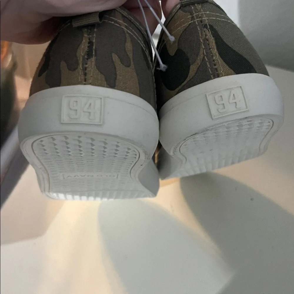 New Old Navy Kids Boys Girls Camouflage Camo Canvas Shoes Size 3 NWT